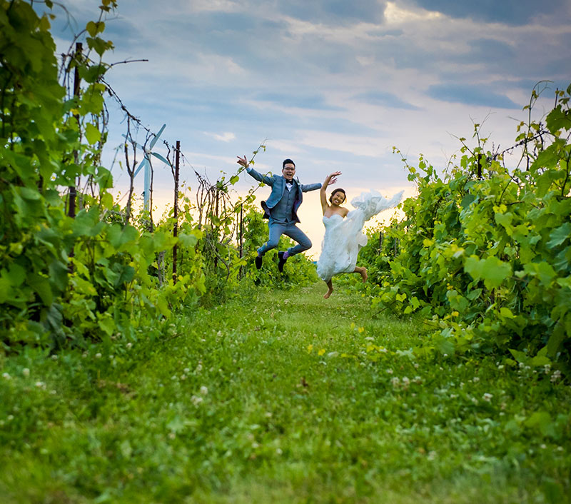 Fun wedding photo jumpshot